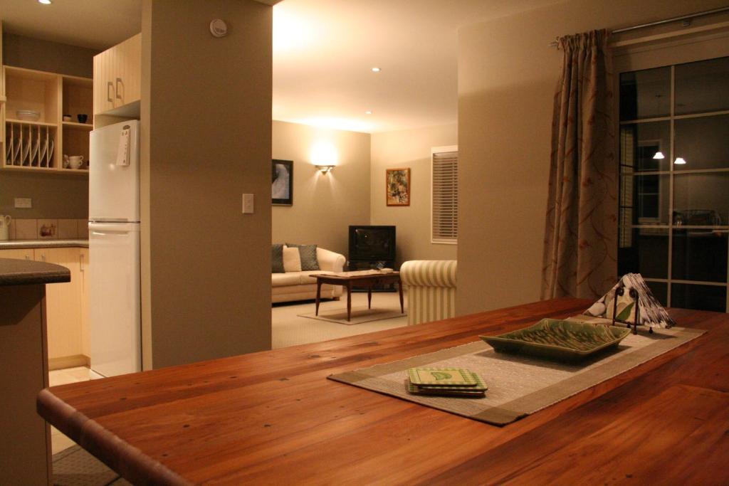 Hokitika Heritage Lodge Room photo