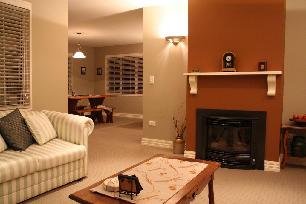 Hokitika Heritage Lodge Room photo